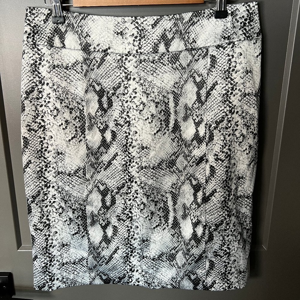 New York & Company Pencil Stretch Skirt Snake Skin Pattern 10
